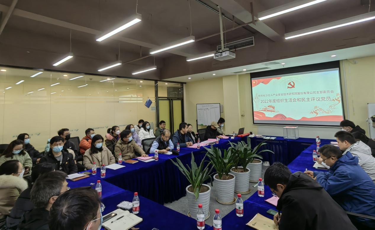 Chi bộ tổ chức họp sinh hoạt chi bộ và đánh giá đảng viên dân chủ