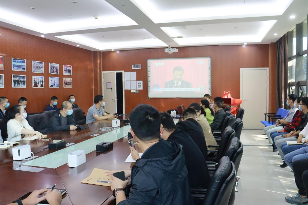 Chi bộ tổ chức xem phiên khai mạc Đại hội lần thứ XX của Đảng Cộng sản Trung Quốc